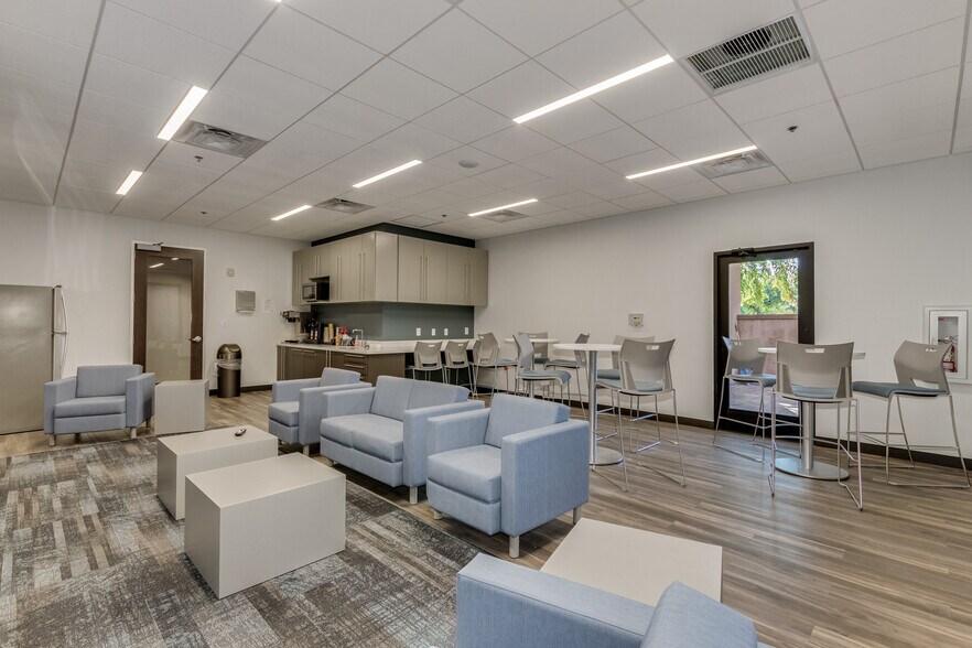 More Photos Of 1166 E warner Rd, Gilbert Unknown For Lease