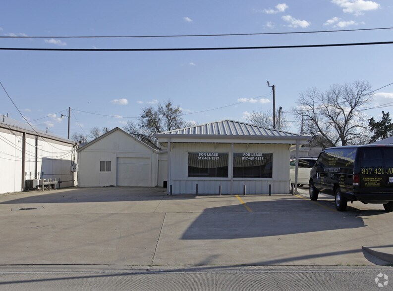 Primary Photo Of 326 E Northwest Hwy, Grapevine Loft Creative Space For Lease