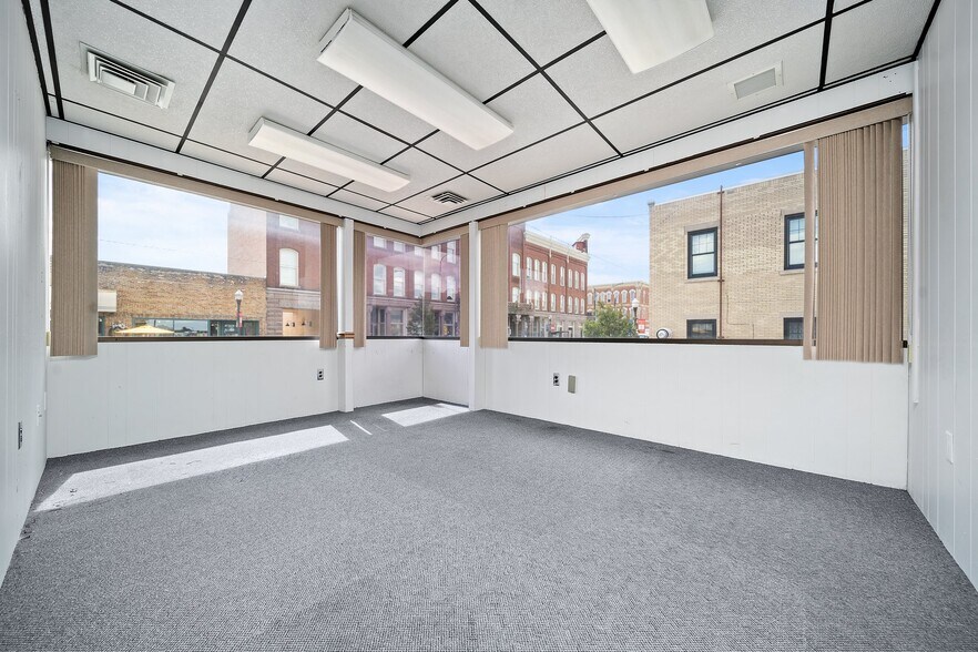 More Photos Of 211 Maple St, Big Rapids Office Residential For Lease