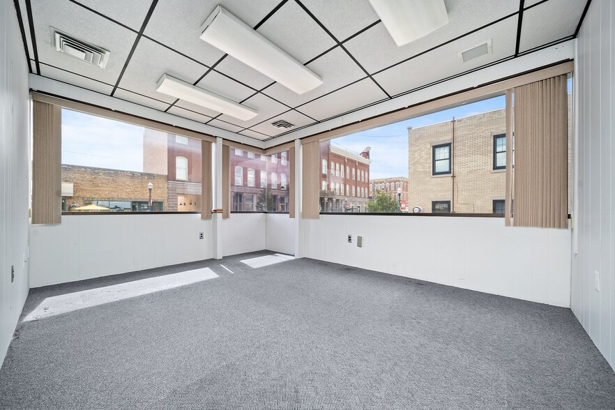 More Photos Of 211 Maple St, Big Rapids Office Residential For Lease
