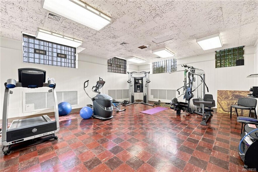 More Photos Of 2558 Hamburg Tpke, Buffalo Office For Sale