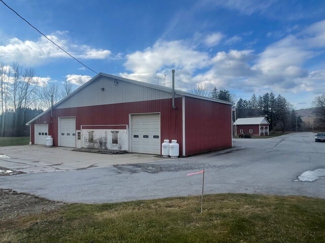 More Photos Of 628 South St, Hoosick Falls Specialty For Sale