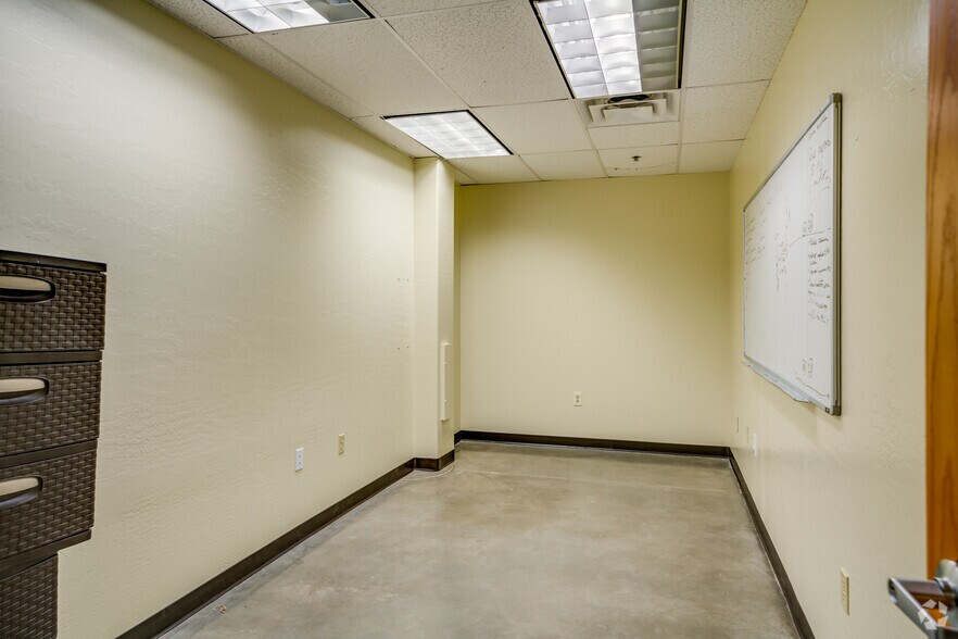 More Photos Of 711 E Carefree Hwy, Phoenix Unknown For Lease