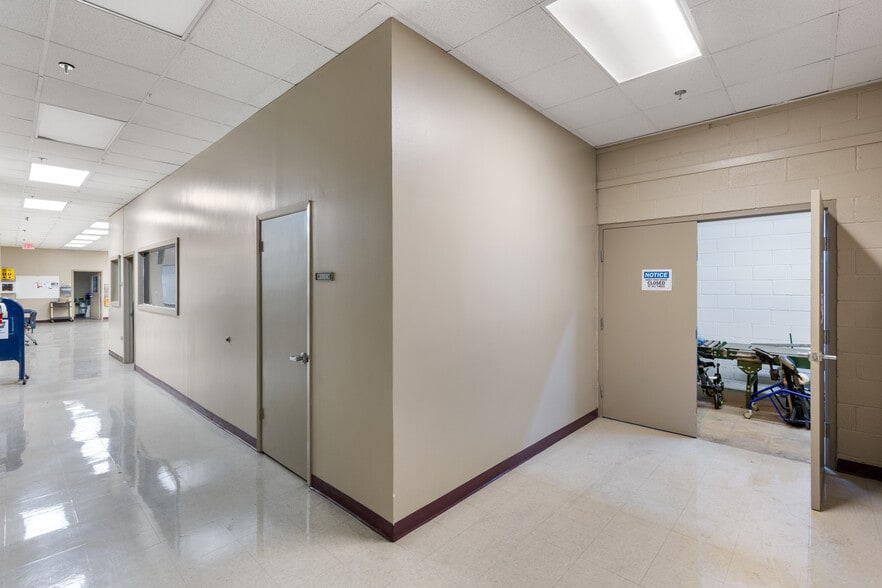 More Photos Of 5305 Midway Rd, Haltom City Distribution For Sale