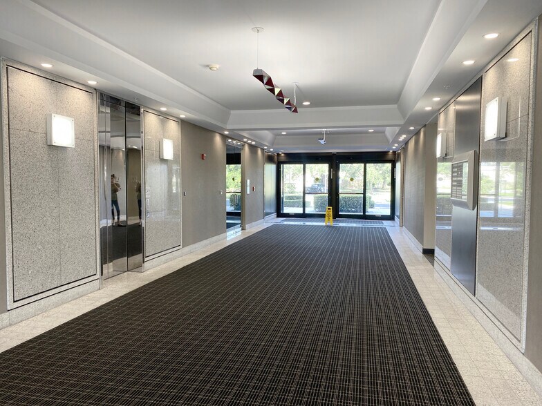 More Photos Of 877 Executive Center Dr W, Saint Petersburg Office For Lease