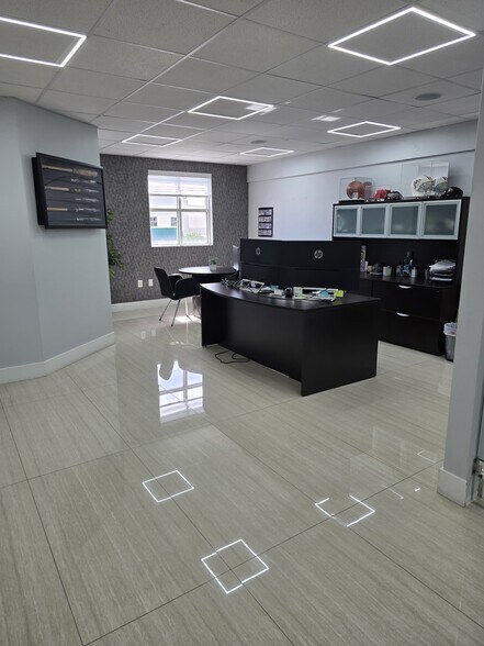 More Photos Of 4650-4698 NW 74th Ave, Miami Warehouse For Lease