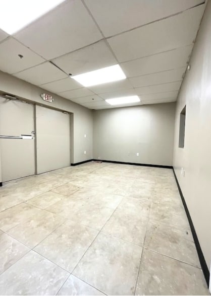 More Photos Of 4400-4412 SW 25th St, Oklahoma City Distribution For Lease