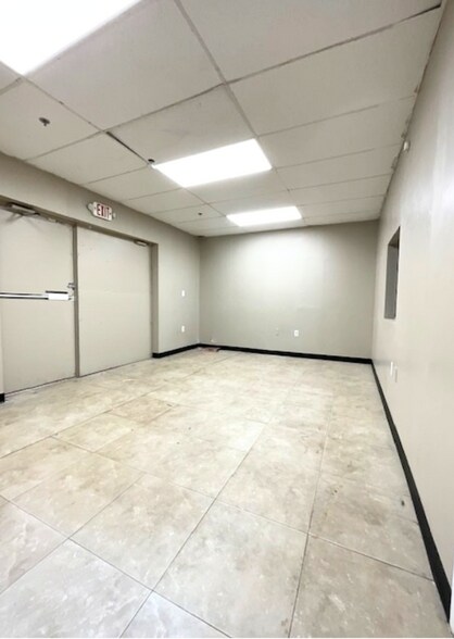 More Photos Of 4400-4412 SW 25th St, Oklahoma City Distribution For Lease