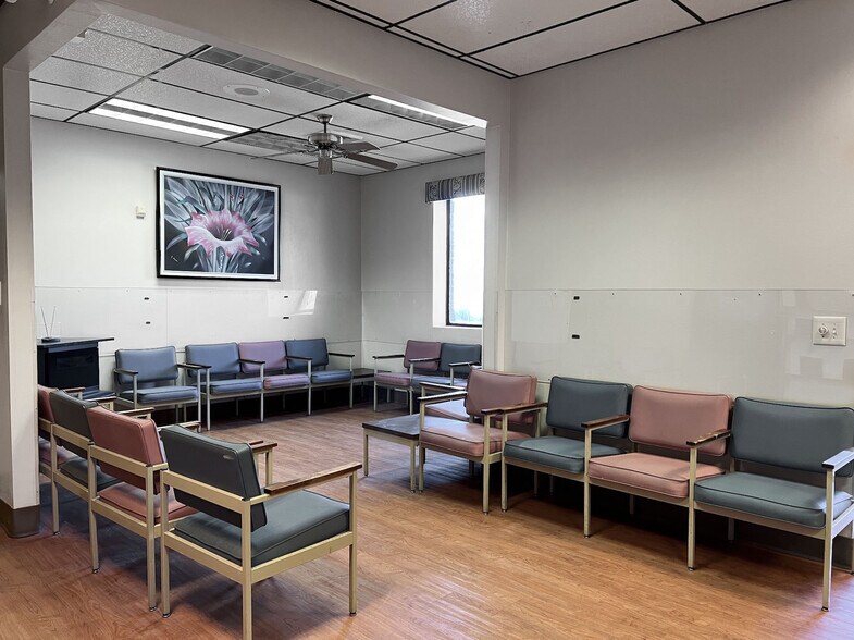 More Photos Of 119 W Lowman St, Mullins Medical For Sale