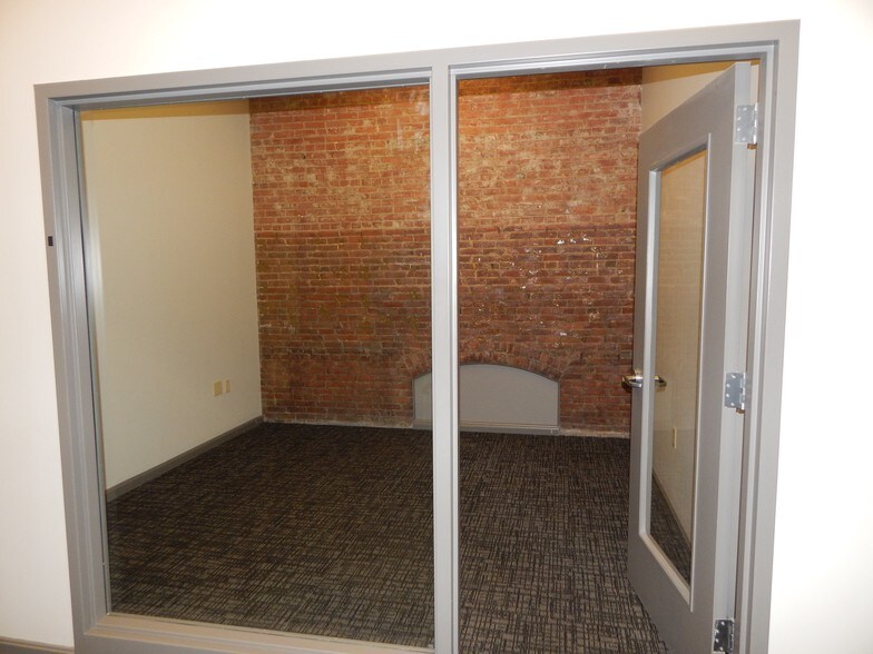 More Photos Of 1320 Sumner Ct, Cleveland Office For Lease