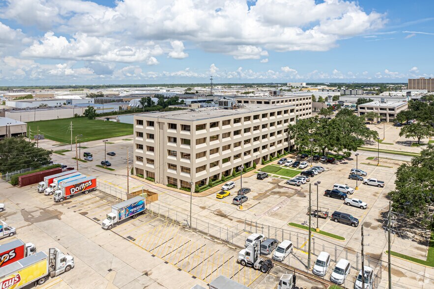 More Photos Of 800 W Commerce Rd, New Orleans Office For Lease