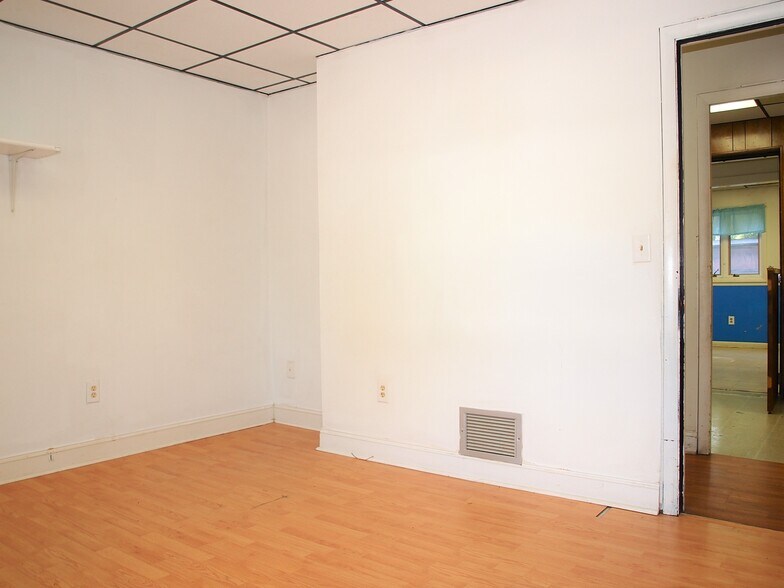 More Photos Of 1521 Sulphur Springs Rd, Waynesville Office For Sale