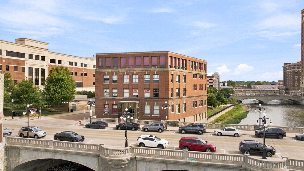 More Photos Of 31 W Downer Pl, Aurora Office For Sale