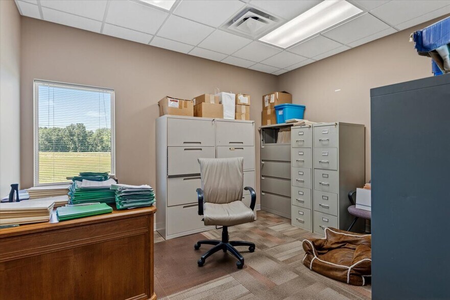 More Photos Of 103 Centre Dr, Petersburg Office For Sale