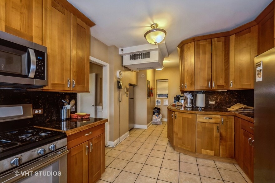 More Photos Of 1165 E 54th Pl, Chicago Sorority Fraternity House For Sale