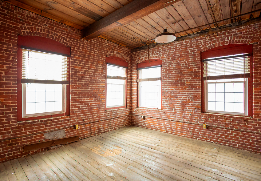 More Photos Of 71 Willie St, Lowell Industrial For Sale