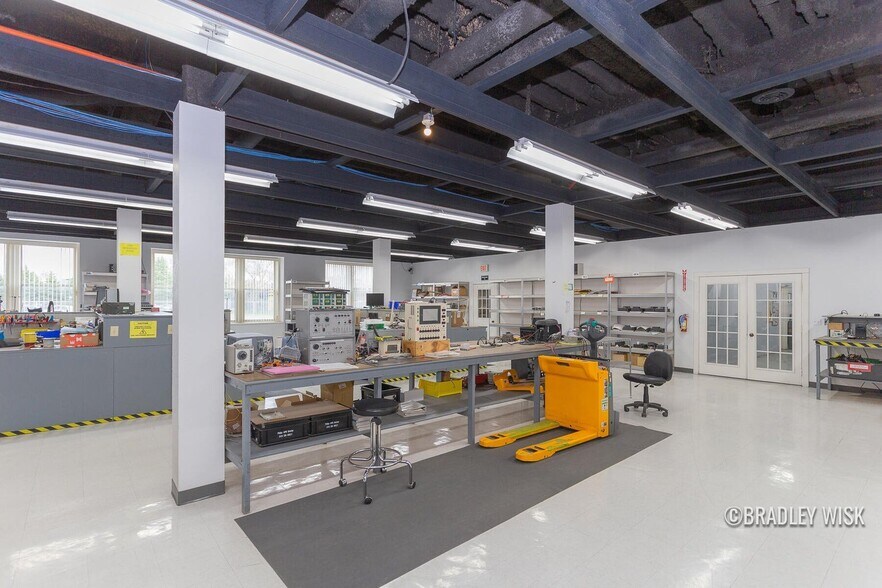 More Photos Of 581 Ottawa Ave, Holland Light Distribution For Sale