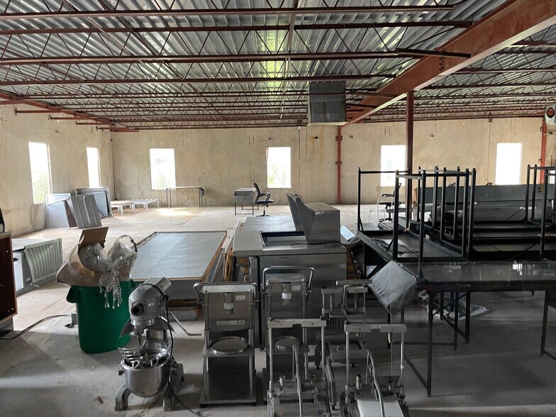 More Photos Of 405 Mitchell St, Bryan Office For Sale