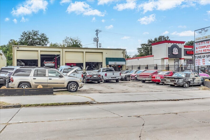 More Photos Of 8504 Hillcroft St, Houston Warehouse For Sale