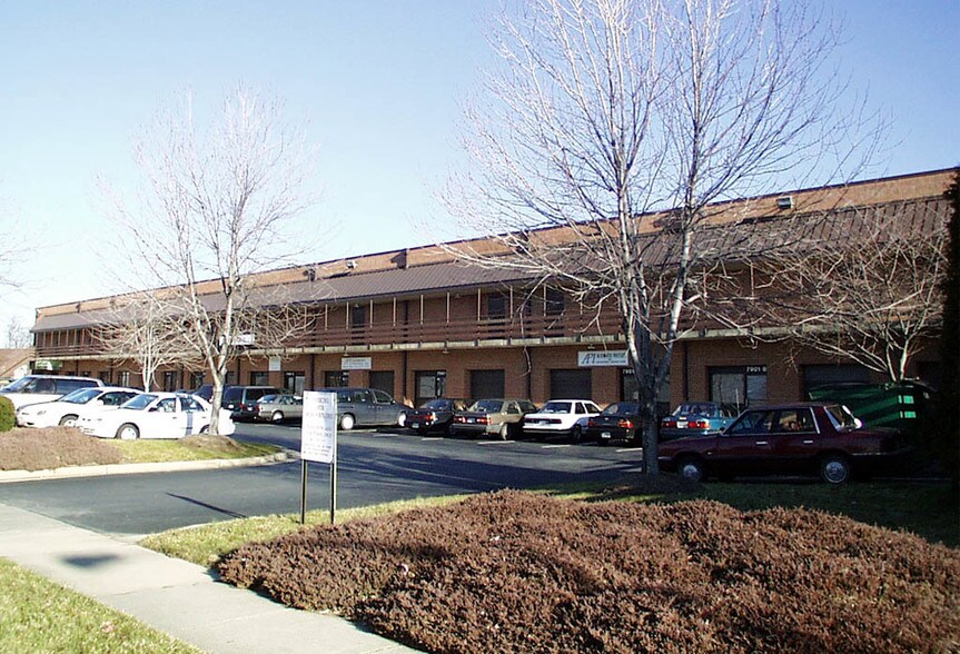 More Photos Of 7901-7905 Cessna Ave, Gaithersburg Warehouse For Lease