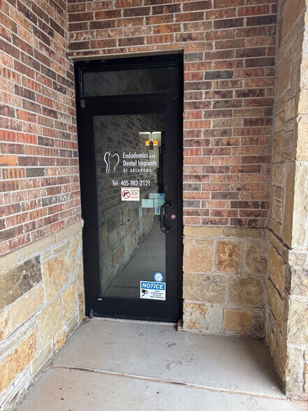 More Photos Of 1621 S Midtown Pl, Oklahoma City Medical For Sale