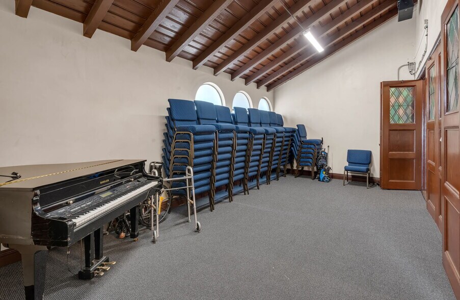 More Photos Of 1100 S Lorena St, Los Angeles Religious Facility For Sale
