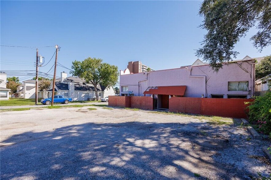 More Photos Of 801 S Carancahua St, Corpus Christi Apartments For Sale
