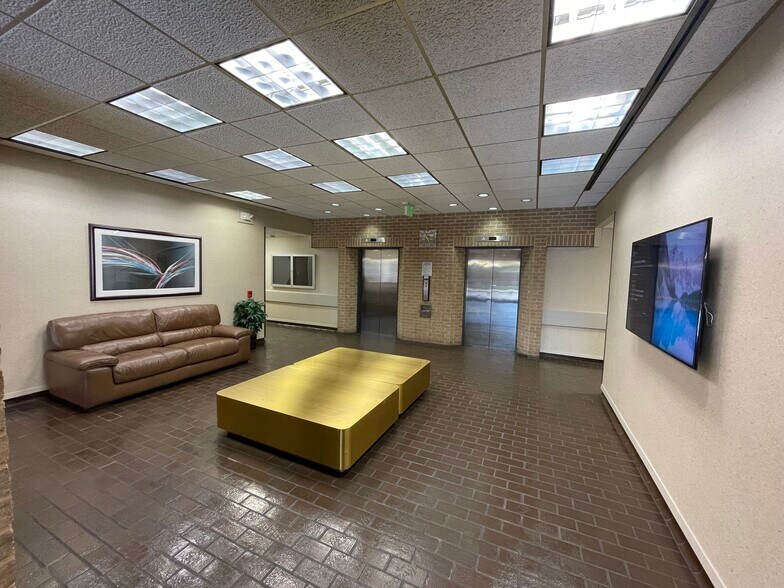 More Photos Of 6330 Gulfton St, Houston Office For Sale