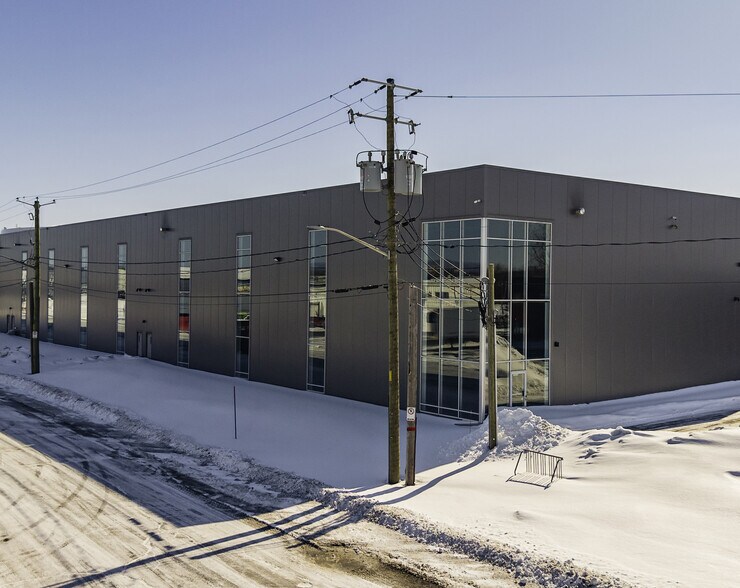 More Photos Of 377-385 Rue Dupuy, Québec Warehouse For Lease