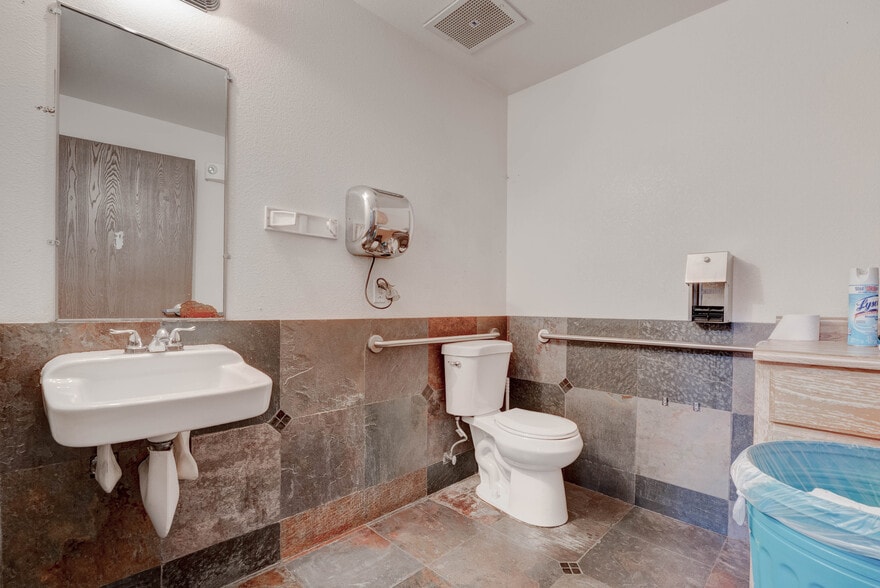 More Photos Of 5961 McLeod Dr, Las Vegas Warehouse For Sale