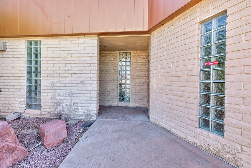 More Photos Of 872 E Sahara Ave, Las Vegas Medical For Lease