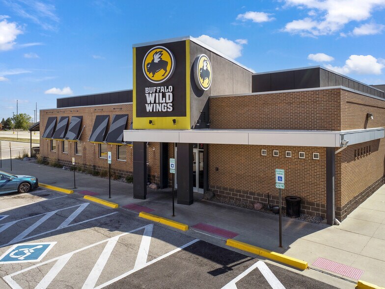 More Photos Of 1201-1335 Savoy Plaza Ln, Savoy General Retail For Lease