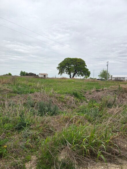 More Photos Of 8637 W US Highway 90, Schulenburg Land For Sale