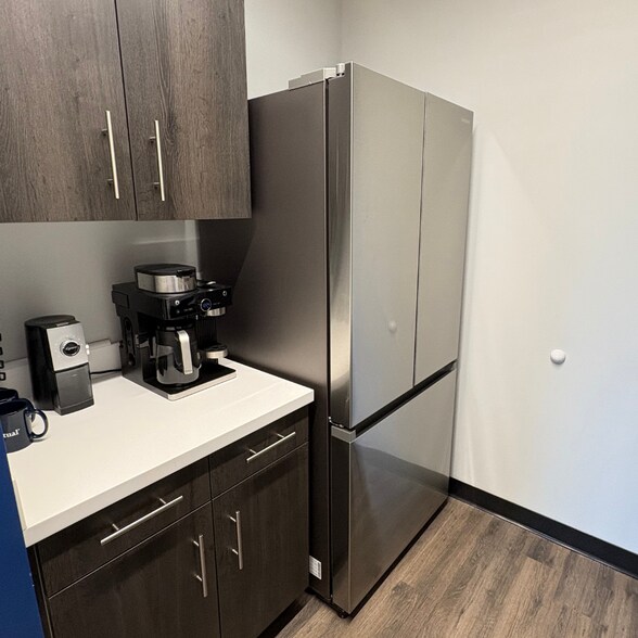 More Photos Of 44 S Vail Ave, Arlington Heights Coworking Space