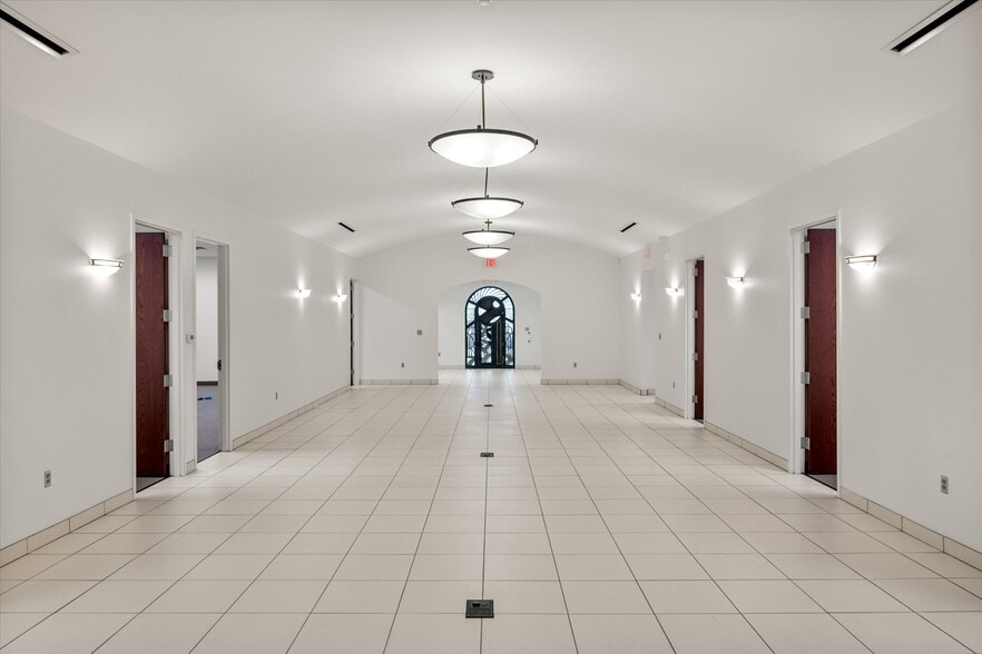 More Photos Of 820 Central Dr, Colleyville Office For Sale