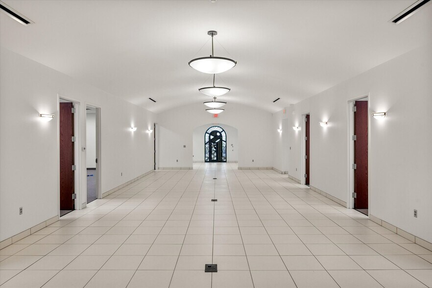 More Photos Of 820 Central Dr, Colleyville Office For Sale