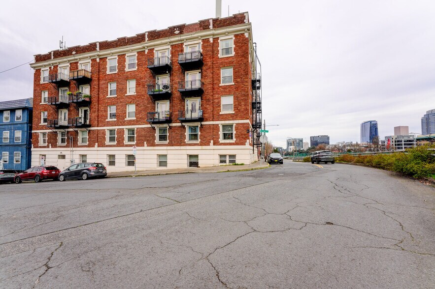 More Photos Of 1429 SW 14th Ave, Portland Apartments For Sale