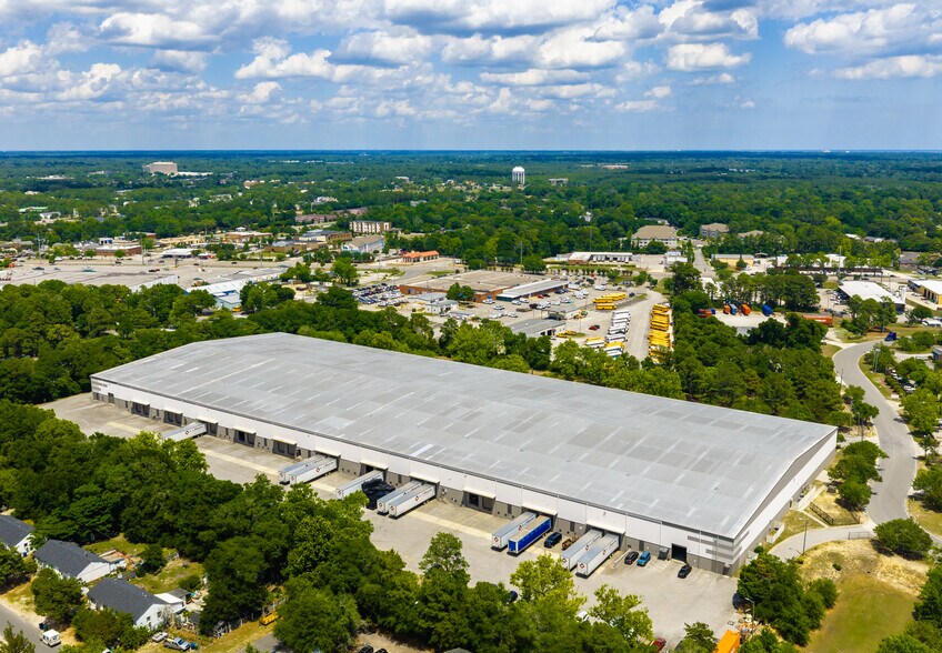 More Photos Of 421 Landmark Dr, Wilmington Distribution For Lease