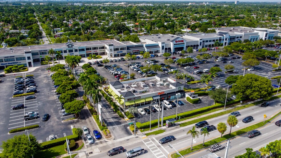 More Photos Of 1600-1760 NE Miami Gardens Dr, Miami Unknown For Lease