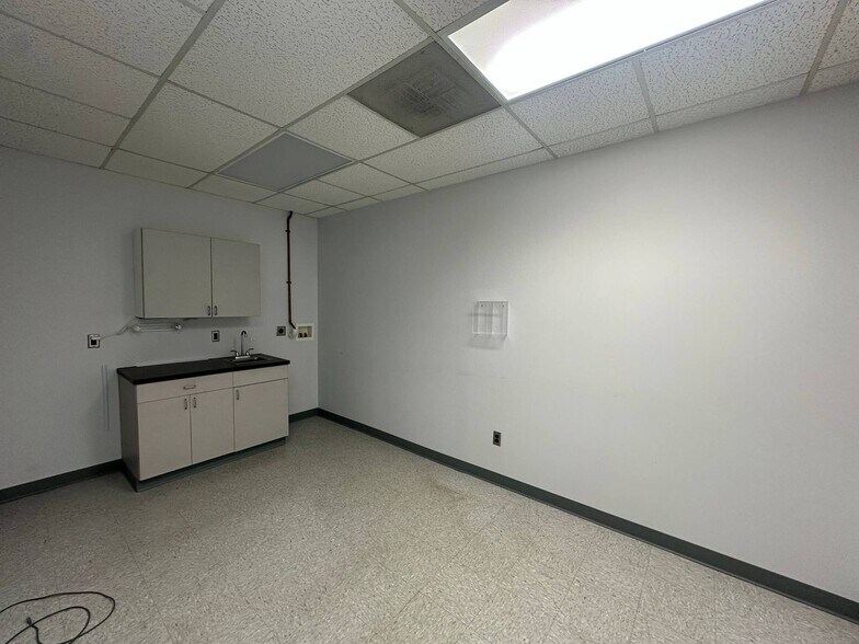 More Photos Of 2 Lincoln Hwy, Edison Medical For Sale