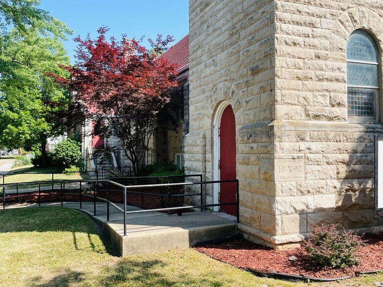 More Photos Of 1601 NE Madison Ave, Peoria Religious Facility For Sale