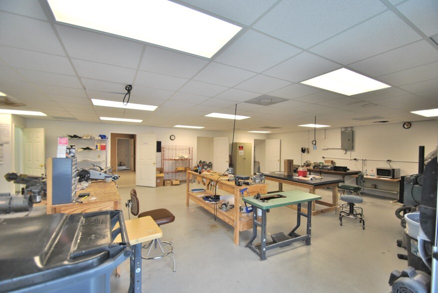 More Photos Of 1700 West Ave, Crossville Office For Lease