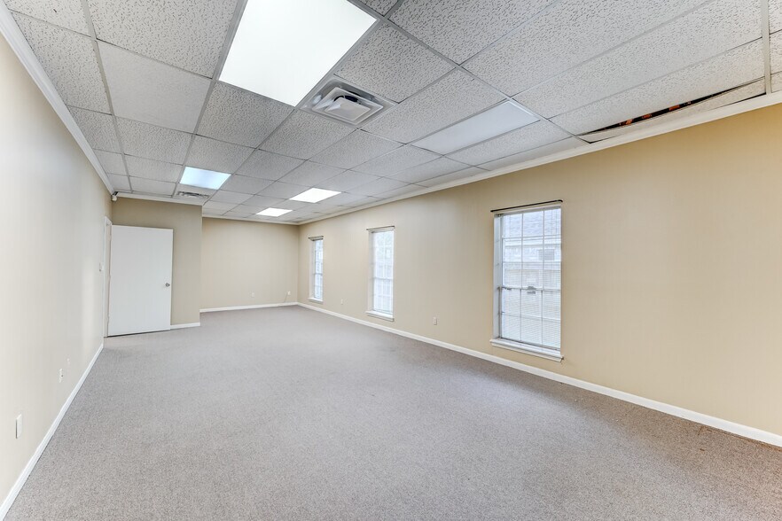 More Photos Of 14741 Pebble Bend Dr, Houston Loft Creative Space For Lease