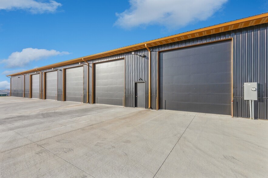 More Photos Of 33083 Ute Ave, Waukee Flex For Sale