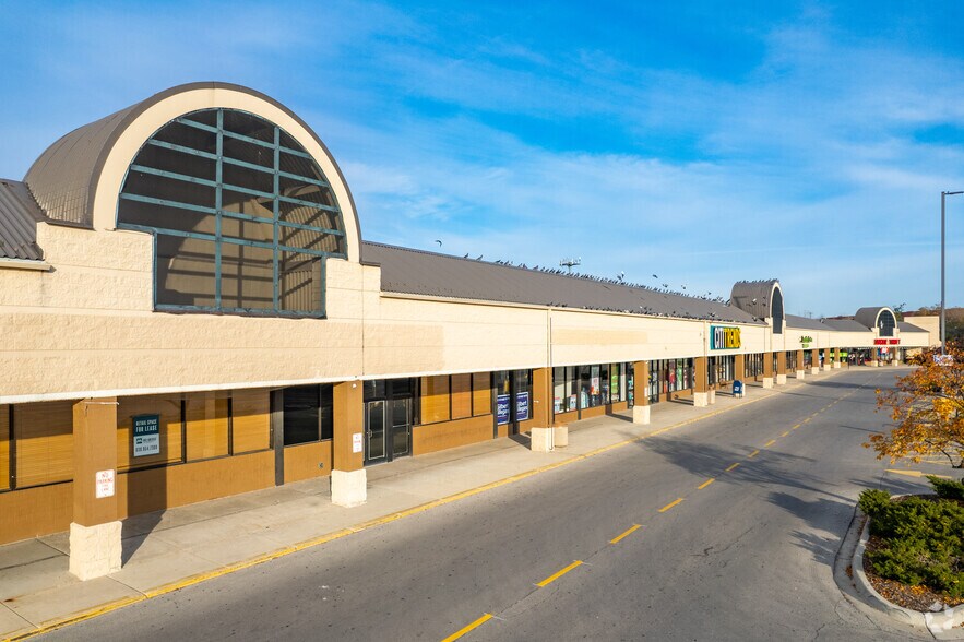 More Photos Of 6420-6560 W Fullerton Ave, Chicago Unknown For Lease