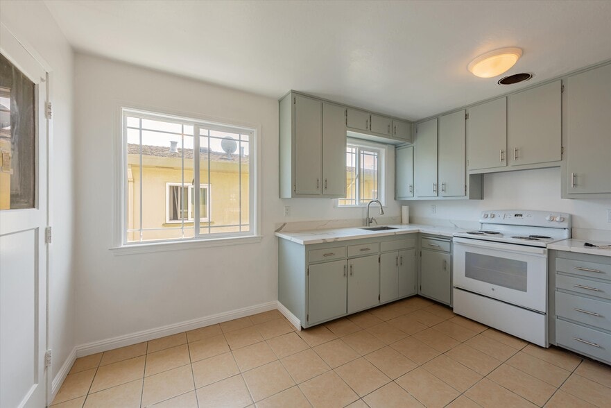 More Photos Of 3404 School St, Oakland Apartments For Sale