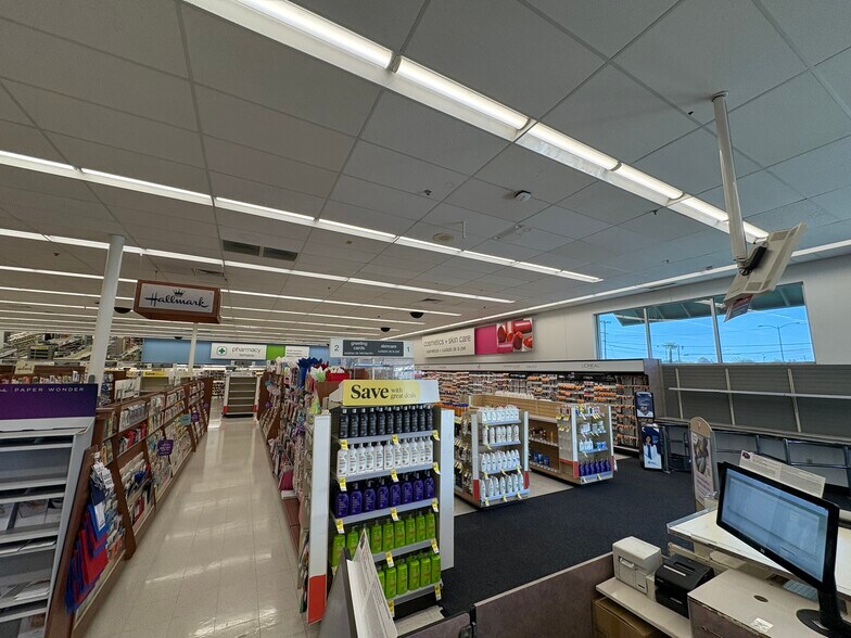 More Photos Of 14250 Prairie Ave, Hawthorne Freestanding For Lease
