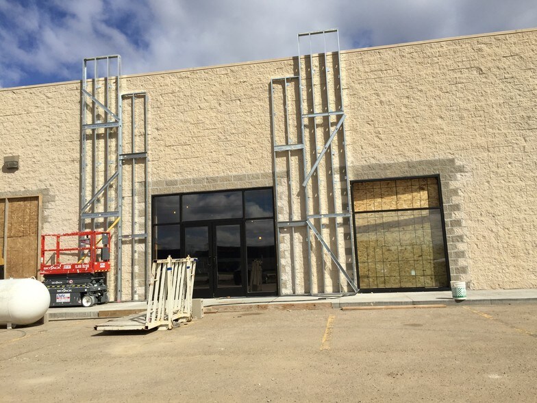 More Photos Of 2808-2900 S 25th St, Clinton Unknown For Lease