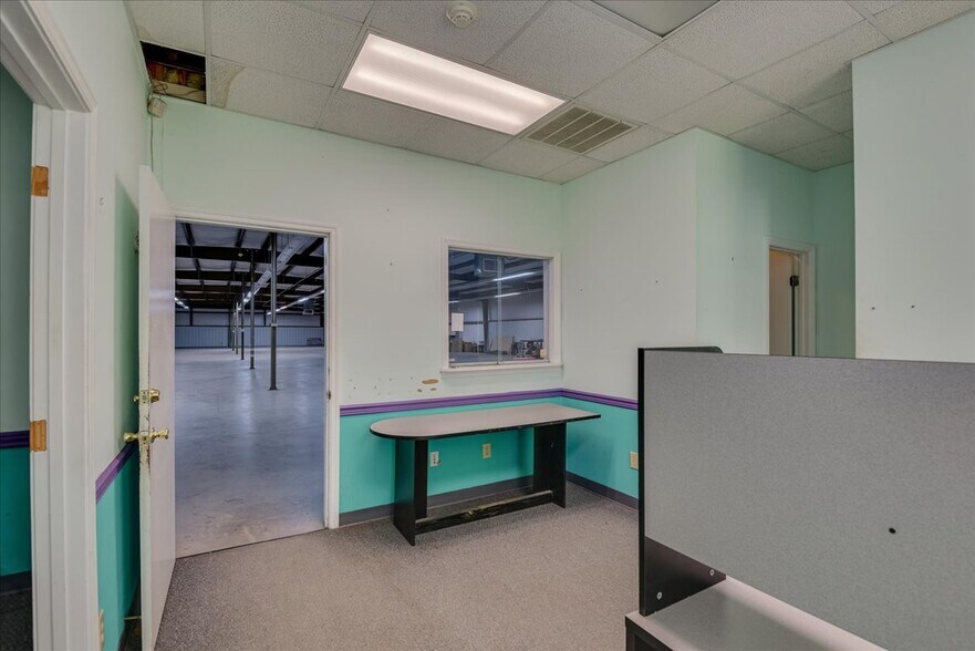 More Photos Of 1002 Commerce, Lincolnton Distribution For Sale