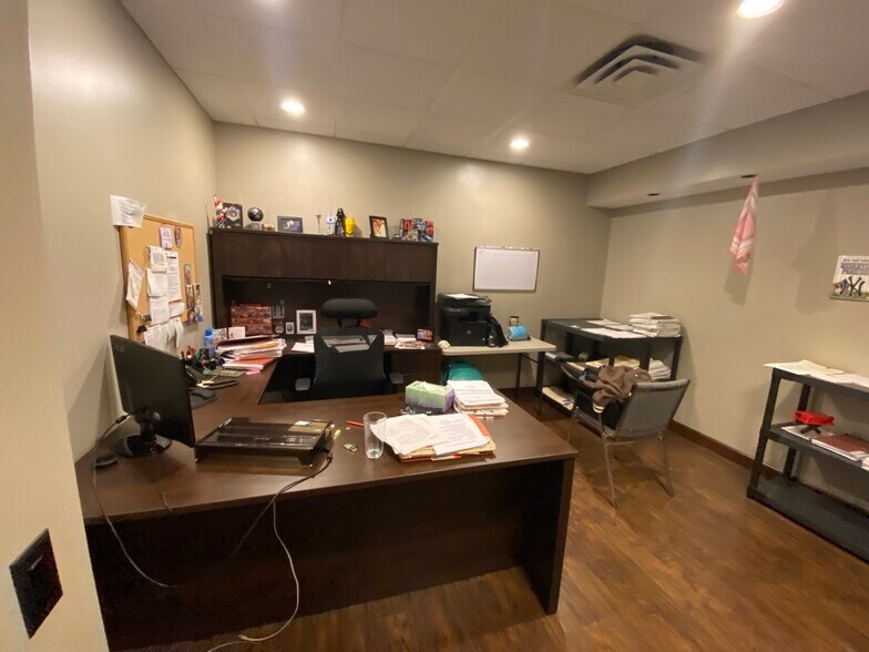 More Photos Of 77 Gazza Blvd, Farmingdale Showroom For Sale